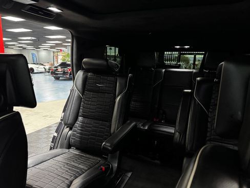 Used 2022 Cadillac Escalade Sport Platinum w/ Heavy-Duty Trailer Package image 34