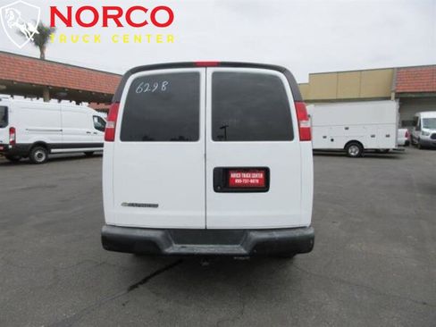 Used 2017 Chevrolet Express 2500 Extended image 8