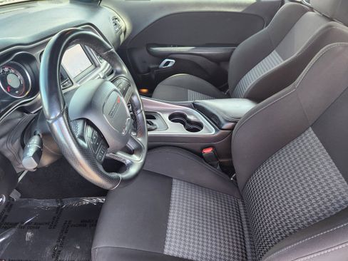 Used 2022 Dodge Challenger GT image 9