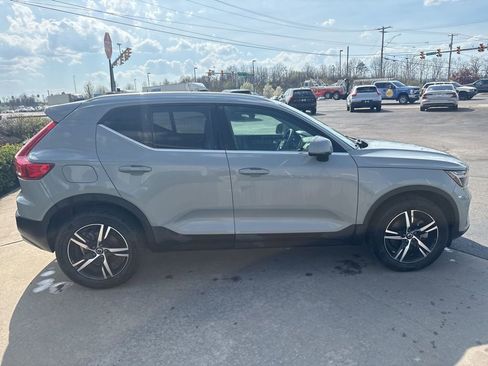 Used 2025 Volvo XC40 B5 Core image 5