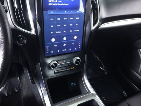 Used 2022 Ford Edge Titanium image 13