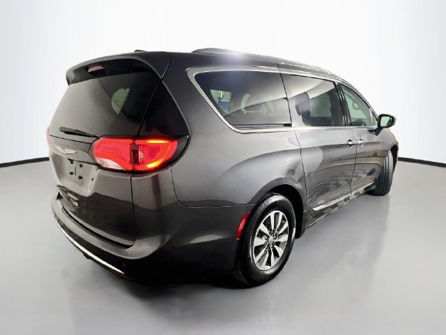 Used 2020 Chrysler Pacifica Touring-L Plus FWD image 8