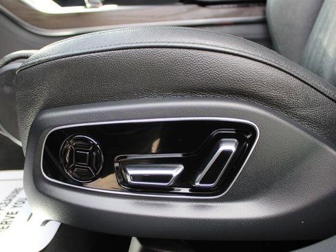 Used 2022 Audi A8 L 3.0T image 11
