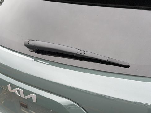 Used 2024 Kia Niro EX image 8