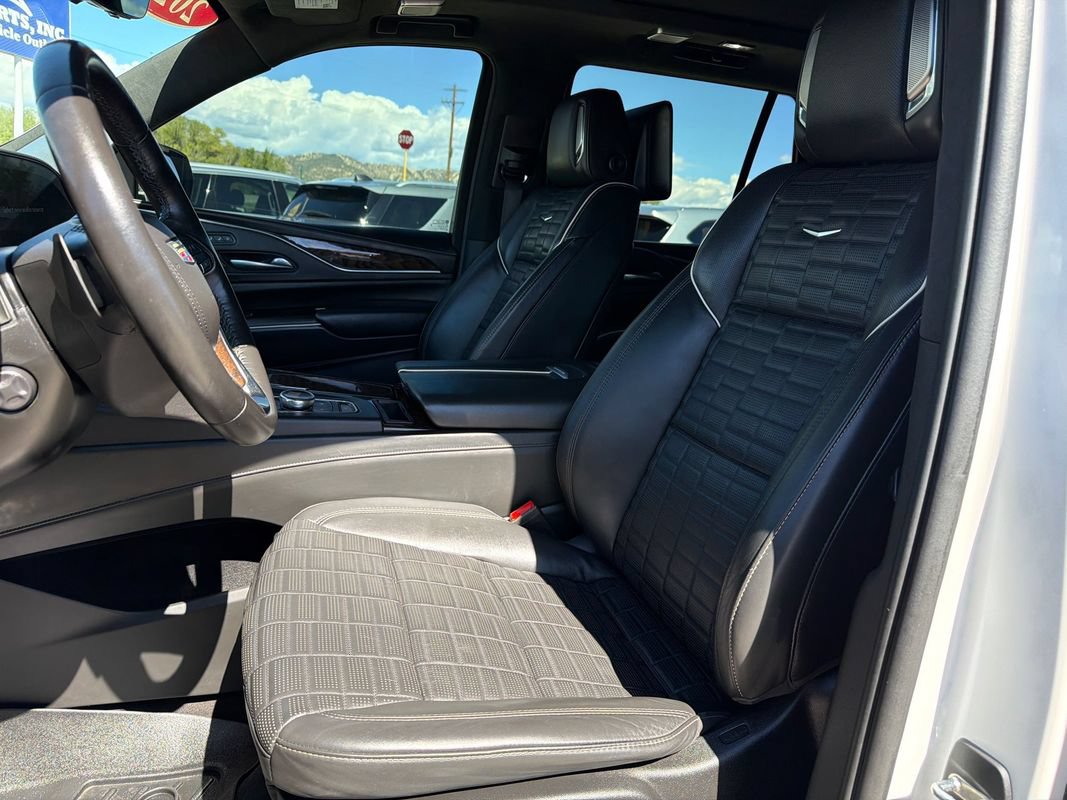 Used 2022 Cadillac Escalade Sport Platinum w/ LPO, ONYX Package AWD/4WD image 7