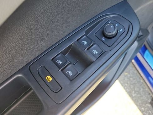 Certified 2024 Volkswagen Taos SE w/ Panoramic Sunroof Package FWD image 14