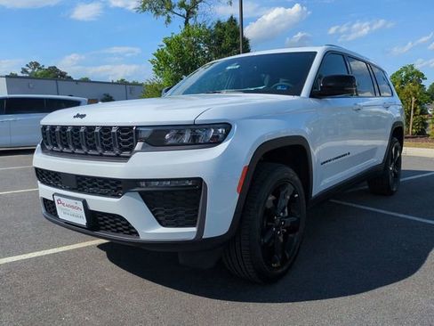 New 2026 Jeep Grand Cherokee L Limited w/ Limited Altitude Package AWD/4WD image 8