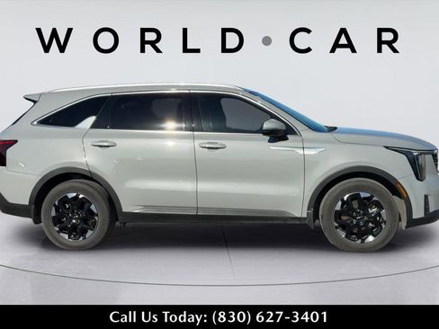 Certified 2025 Kia Sorento S image 1