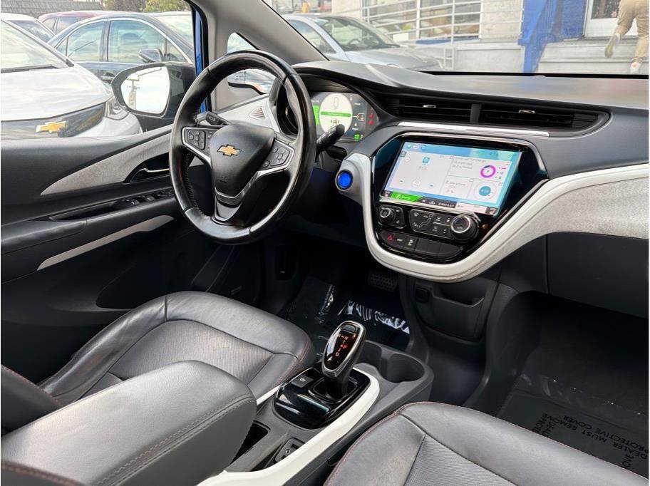 Used 2017 Chevrolet Bolt Premier w/ Driver Confidence II Package FWD image 5