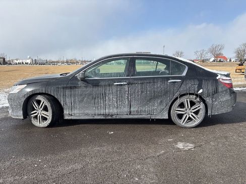 Used 2016 Honda Accord Touring image 8