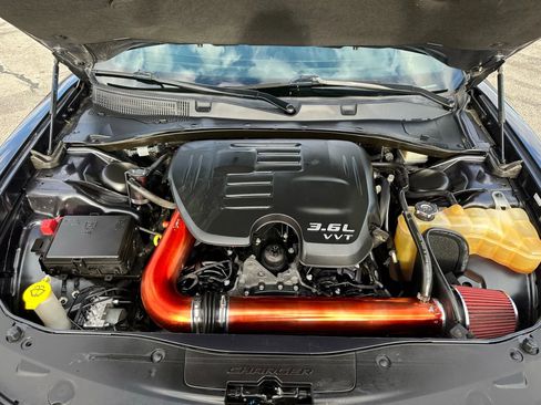 Used 2019 Dodge Charger SXT image 19