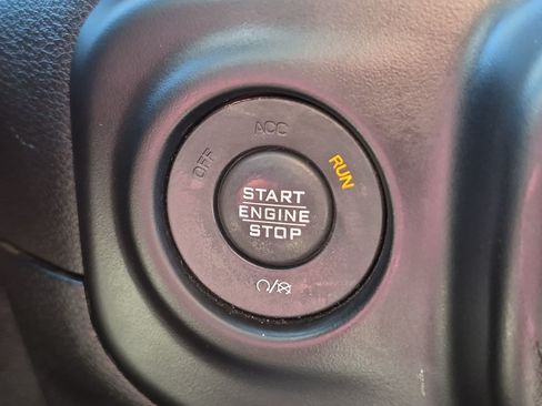 Used 2020 Jeep Gladiator Overland AWD/4WD image 19