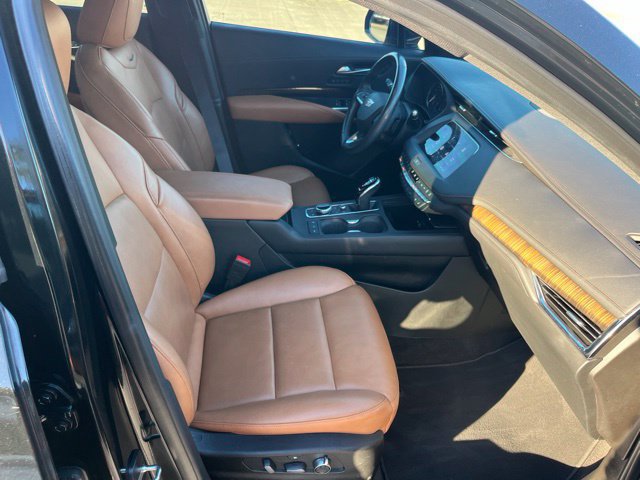 Used 2023 Cadillac XT4 Premium Luxury w/ Enhanced Visibility Package FWD image 33