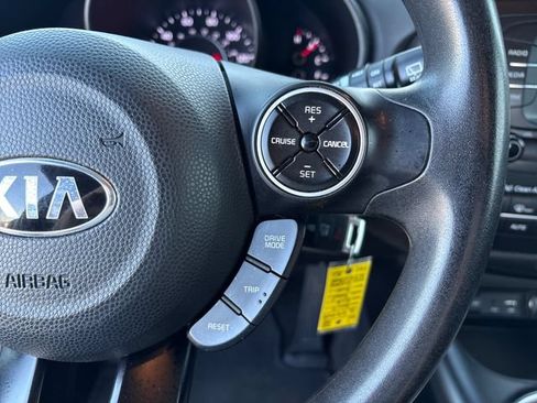 Used 2017 Kia Soul + FWD image 33