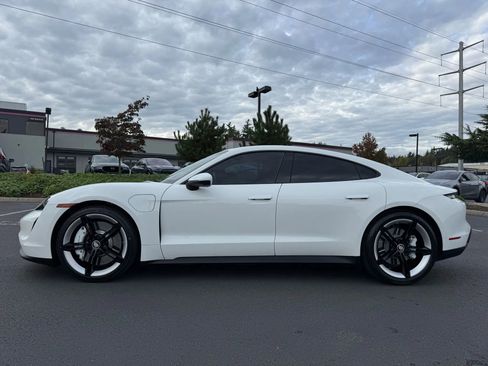 Used 2022 Porsche Taycan image 6