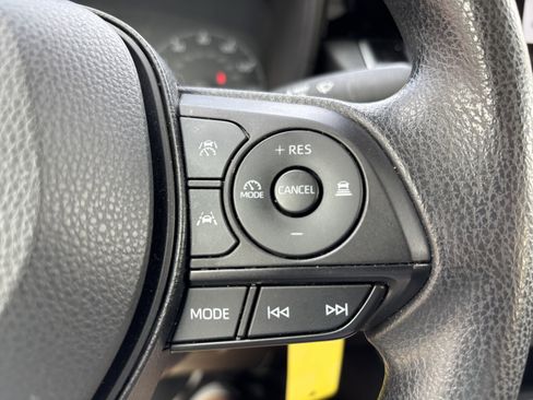 Used 2025 Toyota Corolla LE FWD image 20