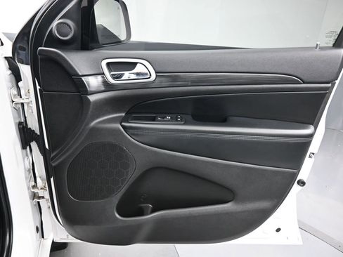 Used 2020 Jeep Grand Cherokee Altitude image 41