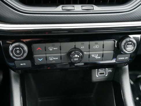 Used 2025 Jeep Compass Latitude w/ Altitude Special Edition image 22