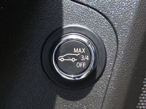 Used 2020 GMC Acadia SLT w/ Driver Alert Package II FWD image 31