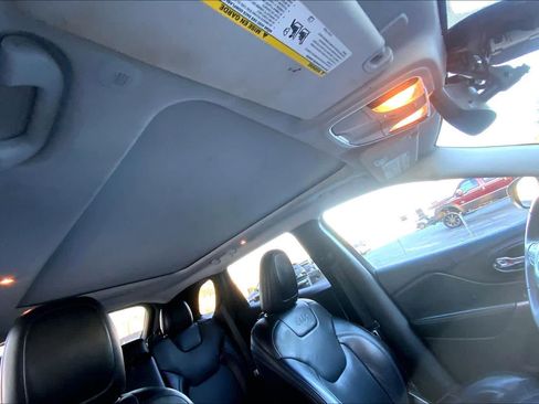 Used 2022 Jeep Cherokee Limited w/ Mopar Interior Package image 14