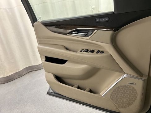 Used 2020 Cadillac Escalade Premium Luxury image 24