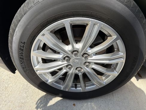 Used 2019 Cadillac XT5 FWD image 4