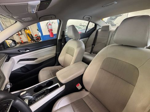 Used 2025 Nissan Altima 2.5 SV FWD image 22