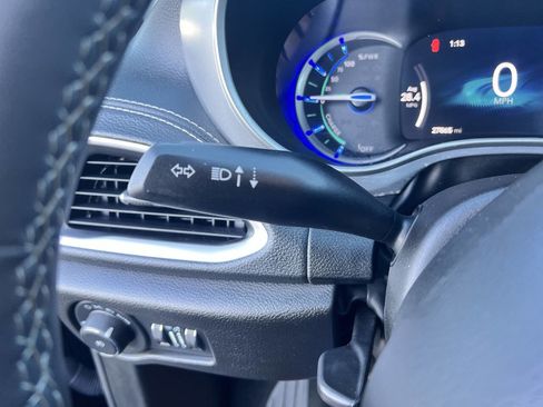 Used 2023 Chrysler Pacifica Touring-L w/ S Appearance Package image 24