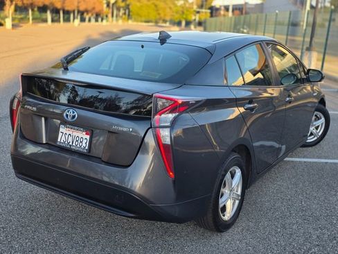 Used 2016 Toyota Prius Three w/ Advanced Technology Package image 9