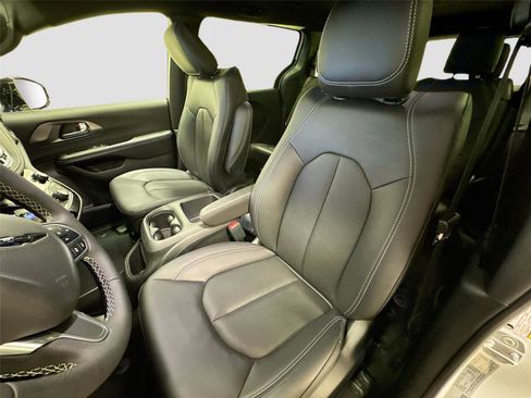 New 2026 Chrysler Pacifica Select image 19