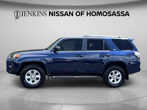 Used 2021 Toyota 4Runner SR5 AWD/4WD image 9