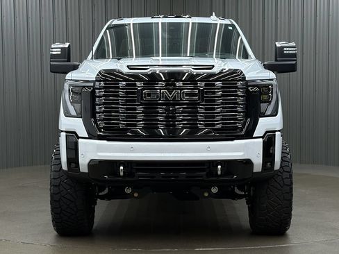 Used 2026 GMC Sierra 3500 Denali Ultimate w/ LPO, GMC Protection Package AWD/4WD image 8