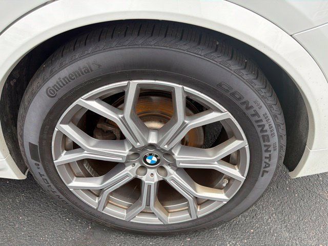 Used 2024 BMW X7 xDrive40i AWD/4WD image 32