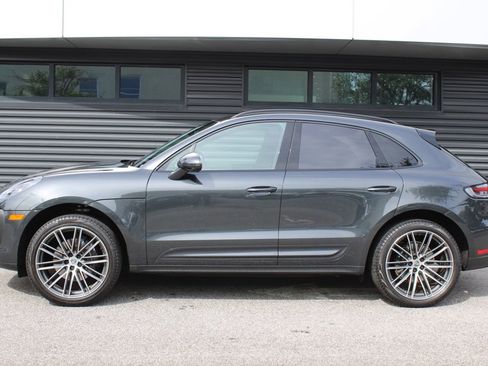 Certified 2025 Porsche Macan image 2