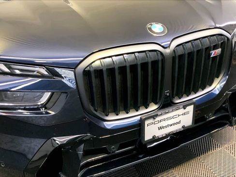 Used 2024 BMW X7 M60i w/ Executive Package image 34