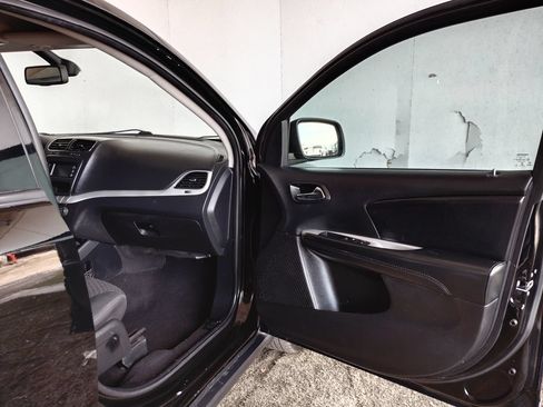 Used 2018 Dodge Journey SXT w/ Connectivity Group FWD image 10