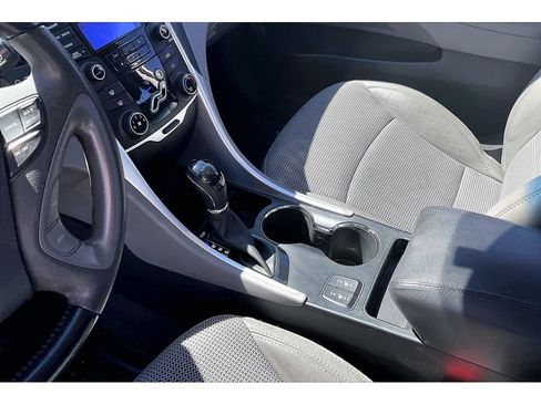 Used 2013 Hyundai Sonata SE FWD image 17