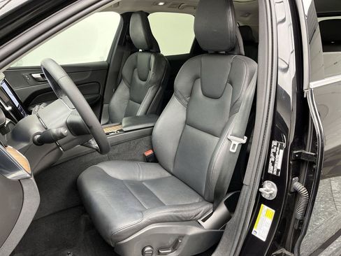 Used 2022 Volvo XC60 B5 Momentum AWD/4WD image 10