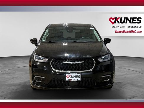 Used 2024 Chrysler Pacifica Touring-L FWD image 4