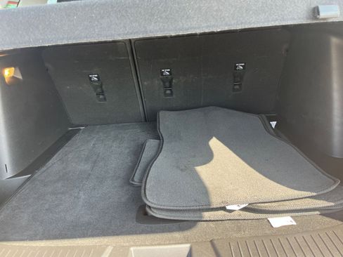 Used 2025 Chevrolet Trax LT image 32