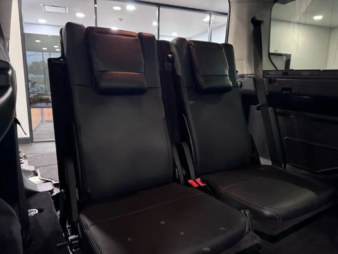 Used 2016 Land Rover LR4 HSE Silver Edition image 21