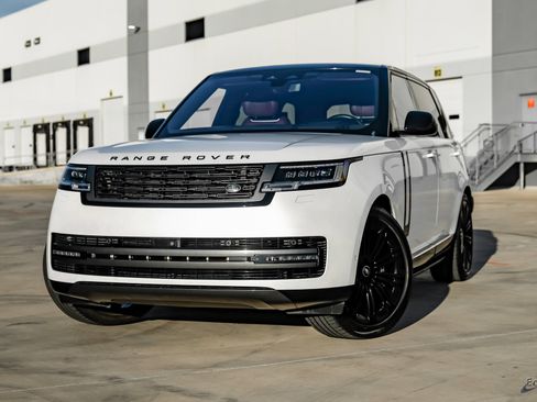Used 2023 Land Rover Range Rover Long Wheelbase Autobiography image 3