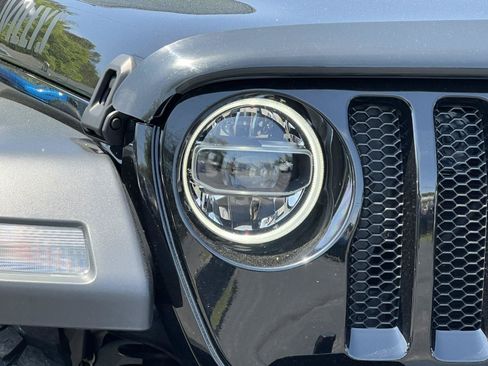 Used 2022 Jeep Wrangler Sport AWD/4WD image 35