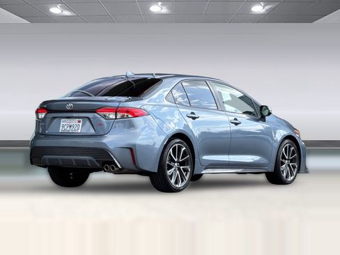 Used 2022 Toyota Corolla SE w/ SE Premium Package FWD image 3