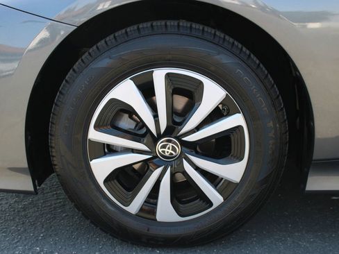Used 2018 Toyota Prius Prime Premium w/ Carpet Mat Package FWD image 6