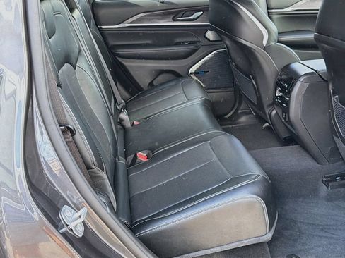 Used 2023 Jeep Grand Cherokee Overland w/ Advanced Protech Group III AWD/4WD image 29