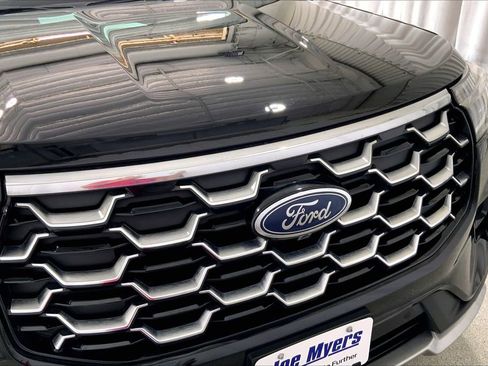 Used 2025 Ford Explorer Platinum RWD image 30
