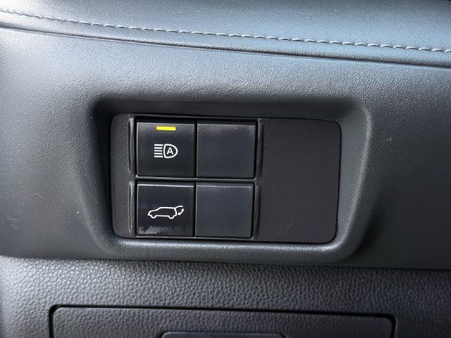 Used 2022 Toyota Highlander LE FWD image 24