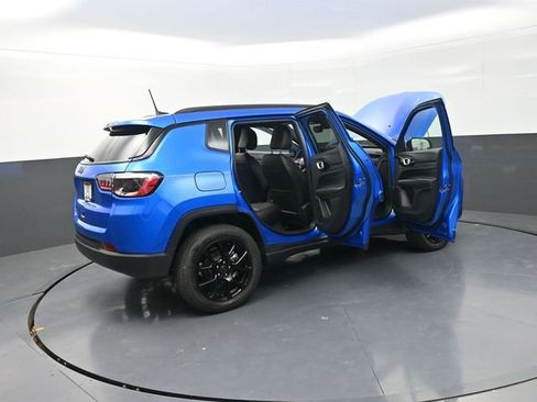 New 2026 Jeep Compass Latitude image 32