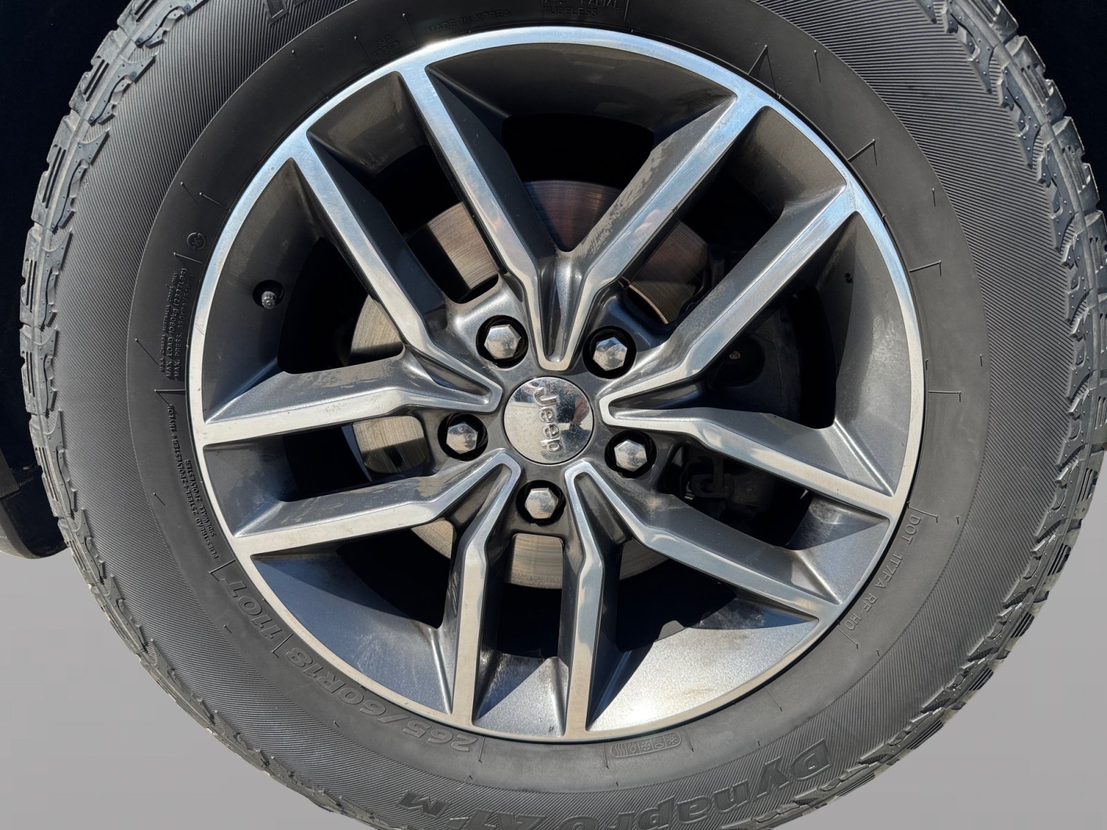 Certified 2017 Jeep Grand Cherokee Altitude AWD/4WD image 9